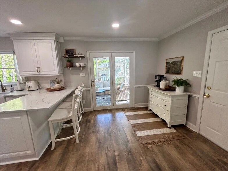 Building Photo - 10821 Sunset Hills Dr