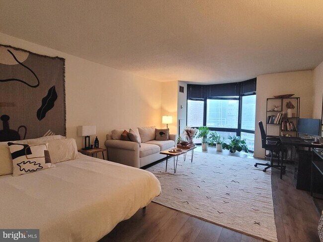 Building Photo - 2020 Walnut St