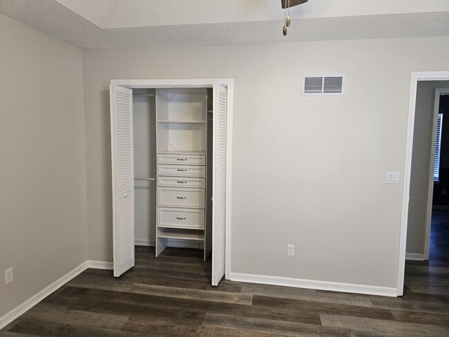 Building Photo - 6811 Orchard St