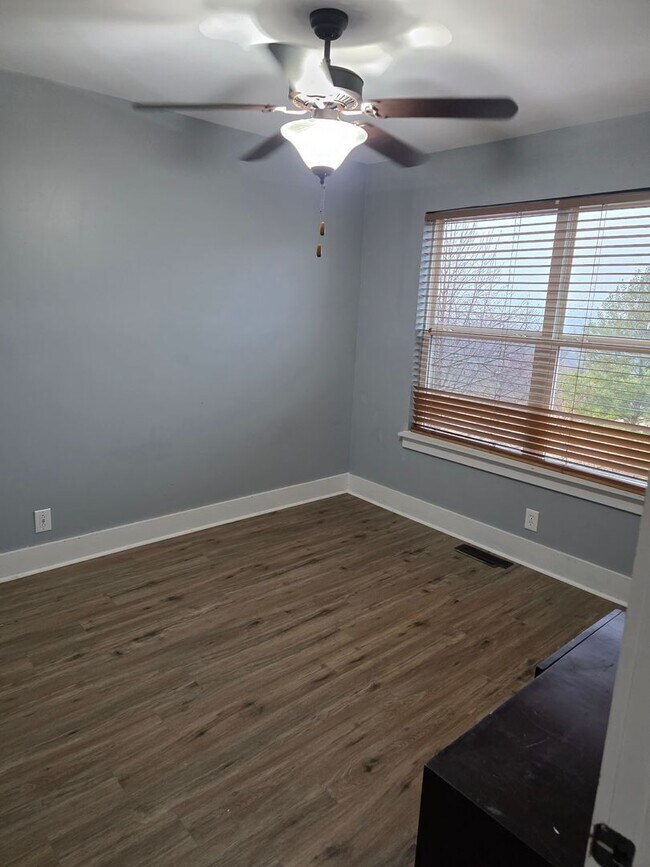 Building Photo - Large 3 Bedroom Townhouse in South Nashville