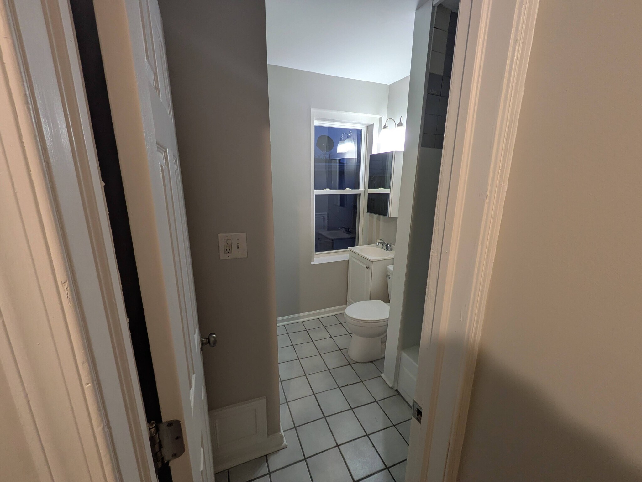 Building Photo - 653 Chain St