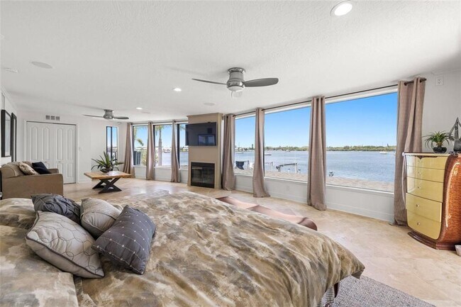 Building Photo - 2785 Bayside Dr S