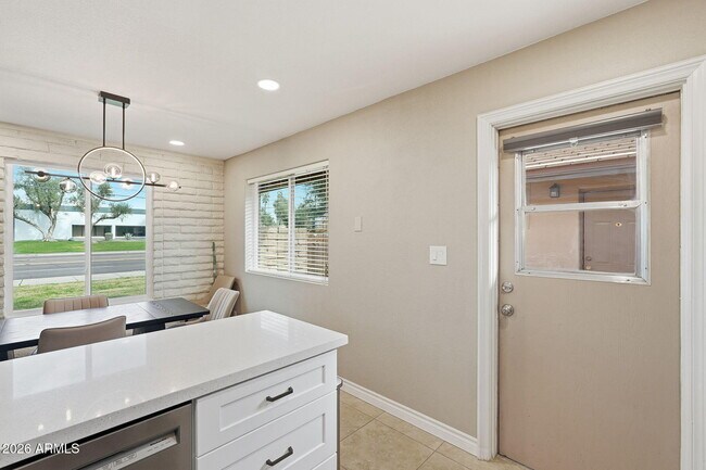 Building Photo - 2015 E Southern Ave