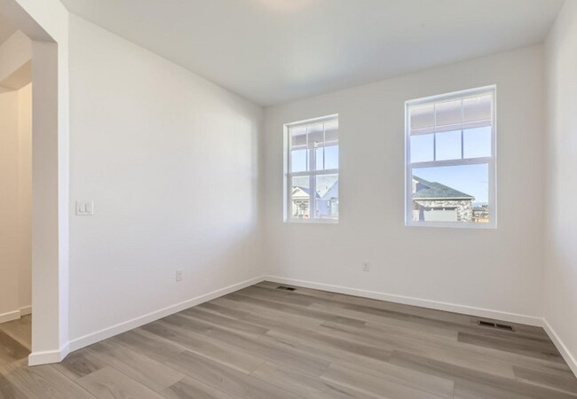 Building Photo - ALMOST BRAND NEW 4bd Reunion Ridge Gem!