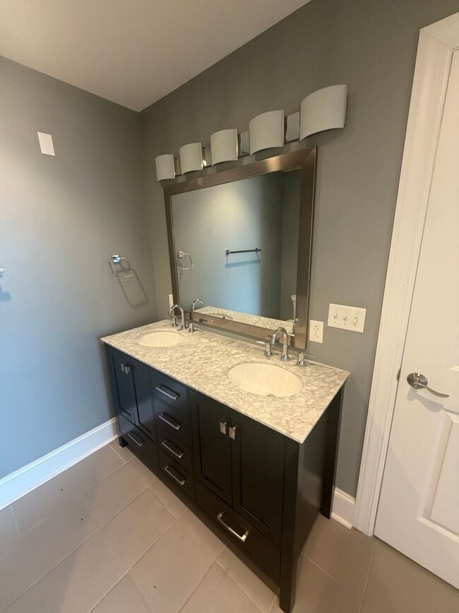Building Photo - Luxury 3 Bedroom Condo in the Heart of Lawrenceville