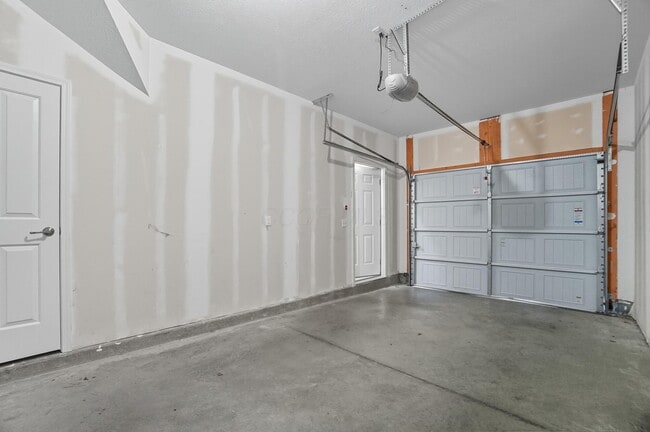 Building Photo - 5468 Nottinghamshire Ln