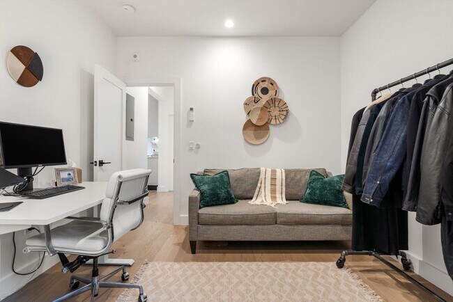 Building Photo - 75 W Broadway