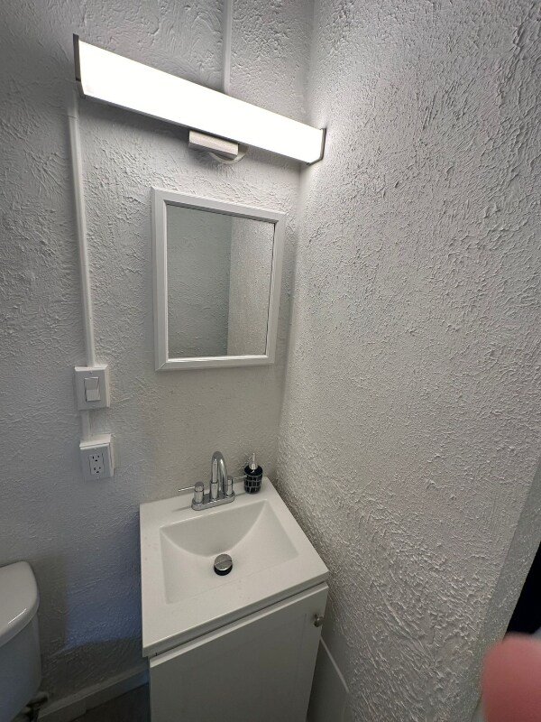 Building Photo - 14148 Superior Rd