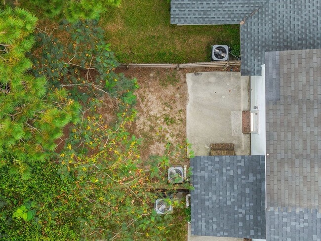 Building Photo - Welcome to Hunters Creek!