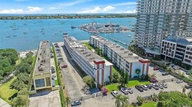 Primary Photo - 4500 N Flagler Dr
