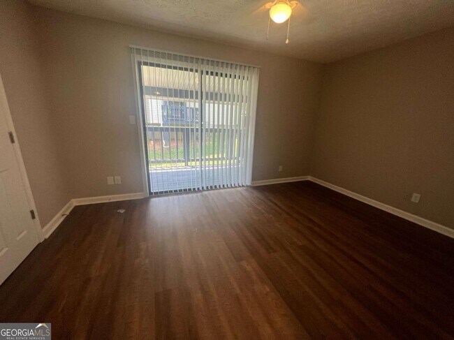 Building Photo - 1001 Park Hill Dr