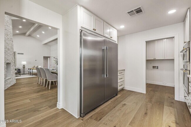 Building Photo - 7339 E Solano Dr