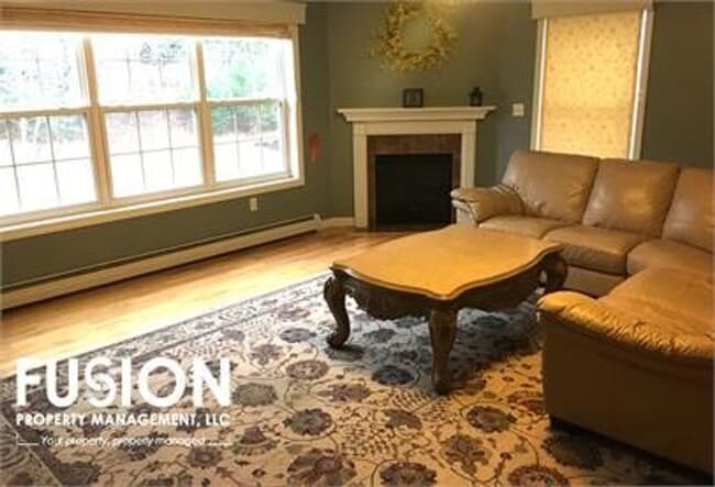 Building Photo - Beautiful 3-bedroom Condo in Essex Junction with Garage!