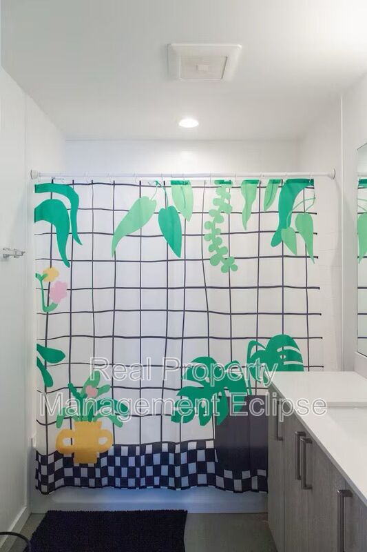 Building Photo - 8819 Midvale Ave N