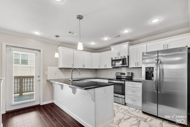 Building Photo - 530 Highland Ave