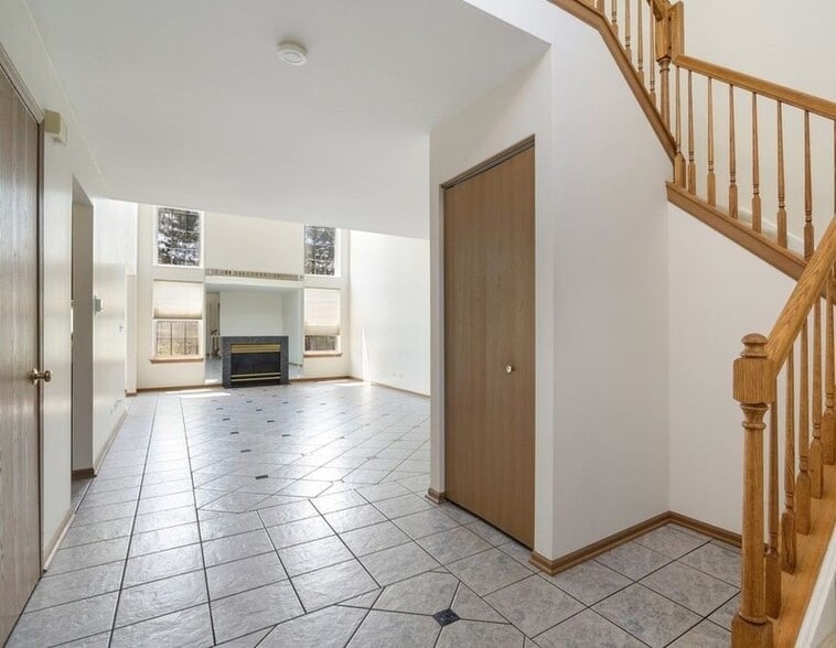 Building Photo - 615 Arrowwood Ct