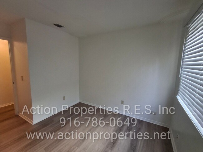 Building Photo - Antelope R.V. Parking, Single Story: Large Yard: RV Parking: 3 Bed, 2 Bath - Foothill Farms/Antelope