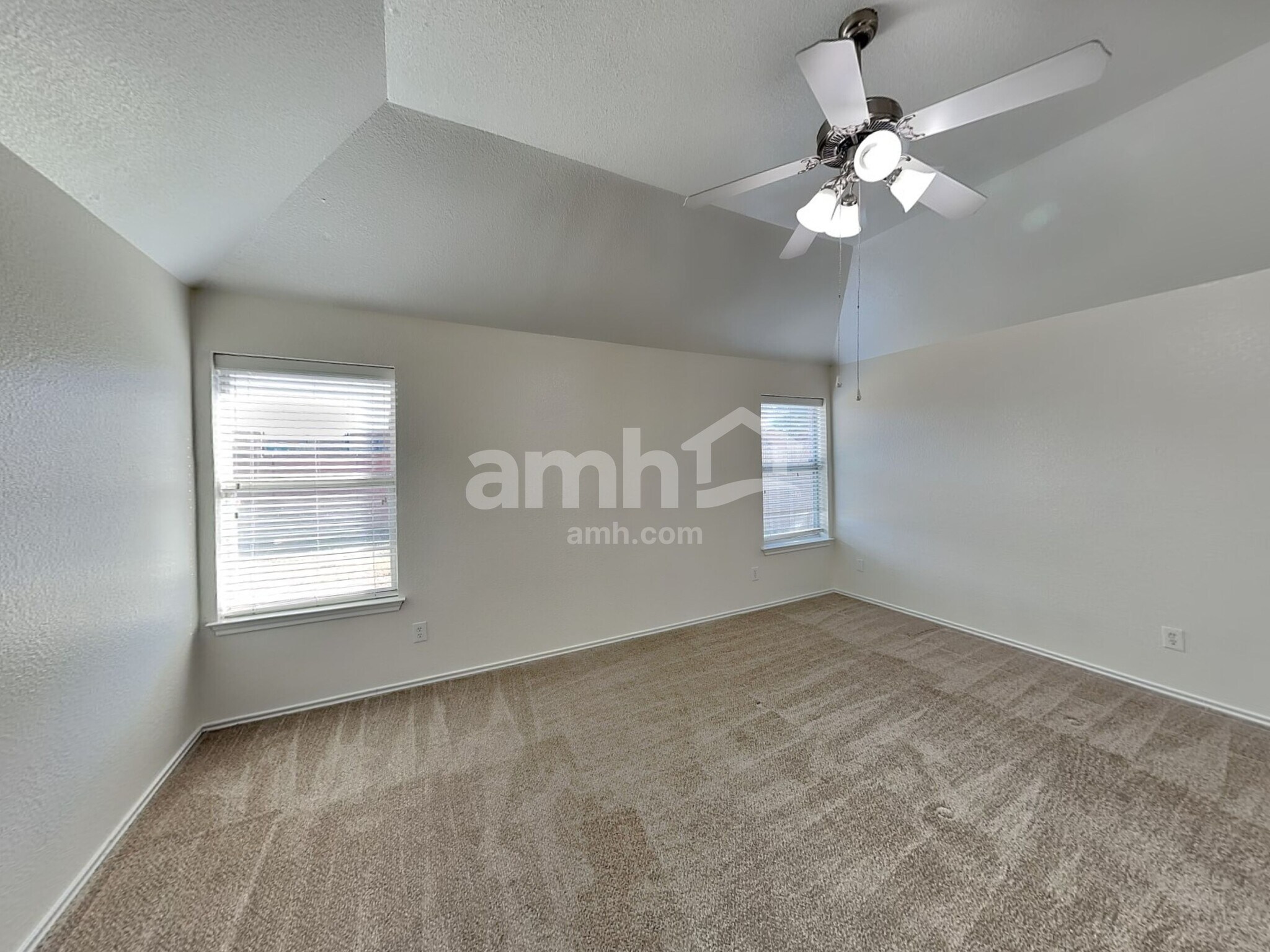 Building Photo - 1620 Northview Dr