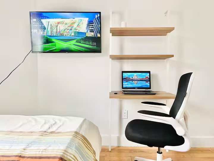 Primary Photo - Furnished room/NOT APARTMENT