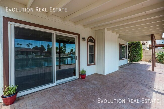 Building Photo - 2033 S Paseo Loma