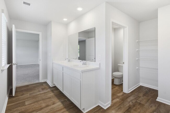 Building Photo - 119 Stella Blfs Dr