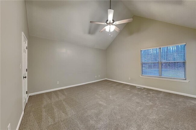 Building Photo - 235 Peach Crossing Dr