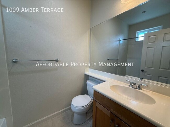 Building Photo - 1009 Amber Terrace
