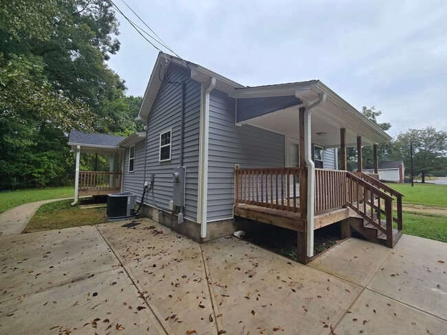 Building Photo - NEW LISTING!!!!!