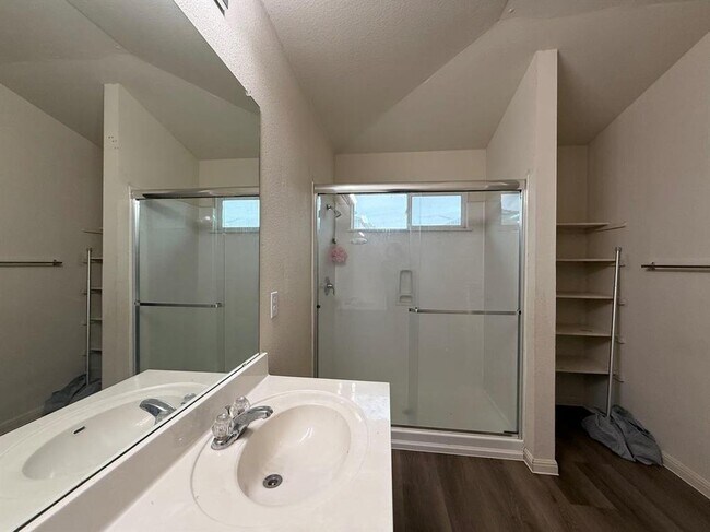 Building Photo - 18017 Busby Dr