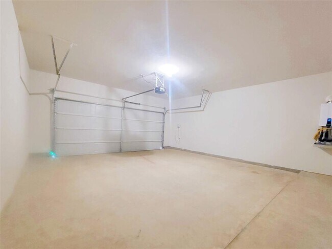 Building Photo - 120 Longmount Cv