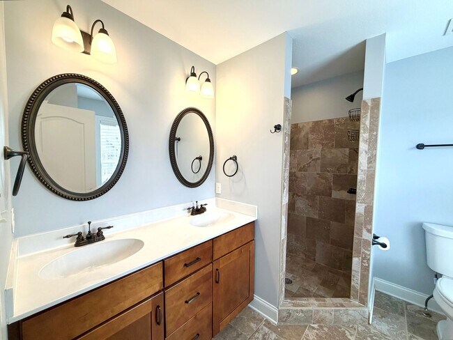 Building Photo - 90 Promontory Ln