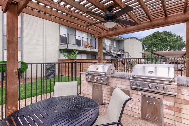 Building Photo - 707 El Dorado Blvd