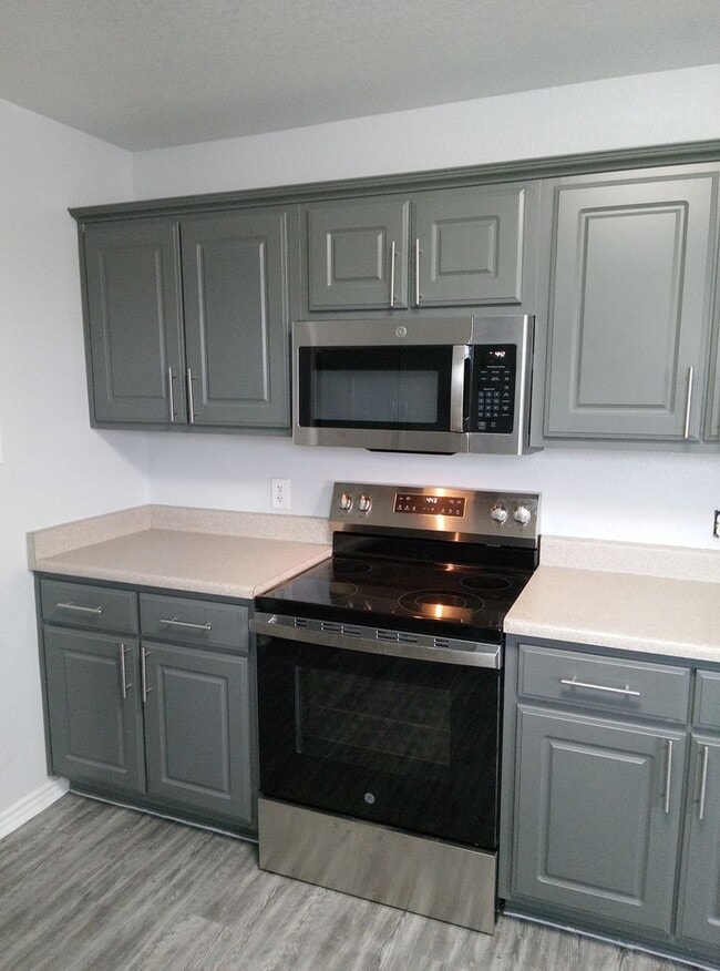Building Photo - Beautiful and Spacious 4bedroom/2bath Home
