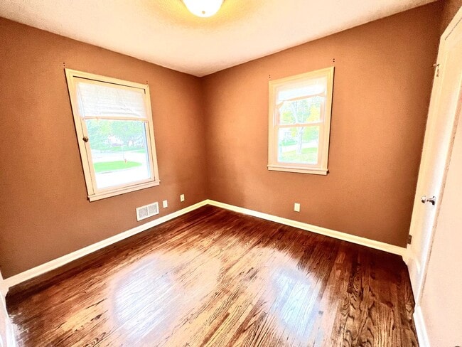 Building Photo - Single-Family Home Minutes from Saint Mary's!