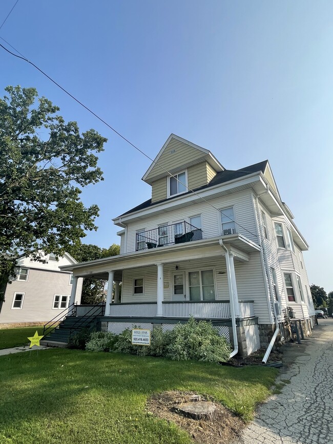 808 Elmwood Ave 808 Elmwood Ave Oshkosh WI 54901 Apartment Finder