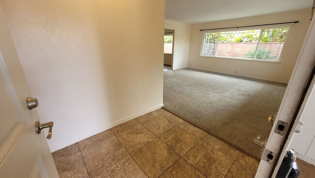 Building Photo - Spacious 5 Bedroom 3 Bath Duplex House w/ 2 car Garage and Gated Driveway in Mililani