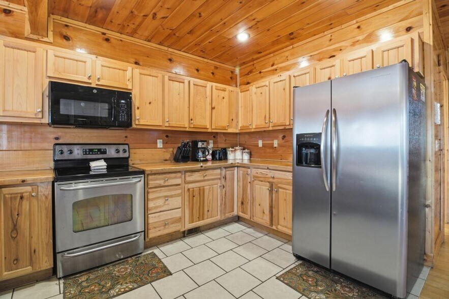 Building Photo - 1115 Towering Oaks Dr