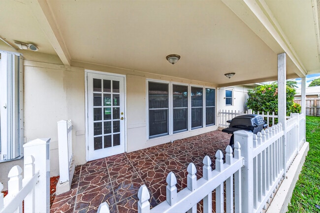 Building Photo - 2750 SE 3rd St