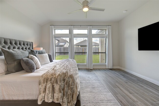 Building Photo - 1930 Creekwood Cv