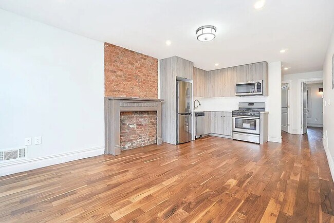 Primary Photo - 838 Hancock St