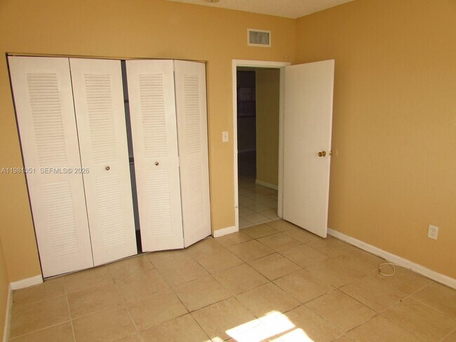 Building Photo - 5100 SW 41st St