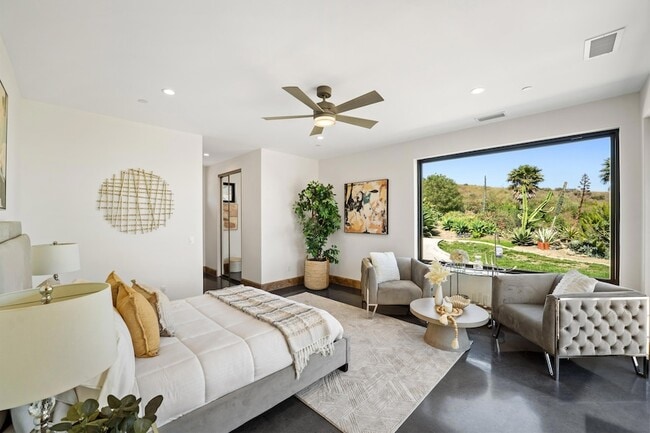 Building Photo - 5572 Rainier St