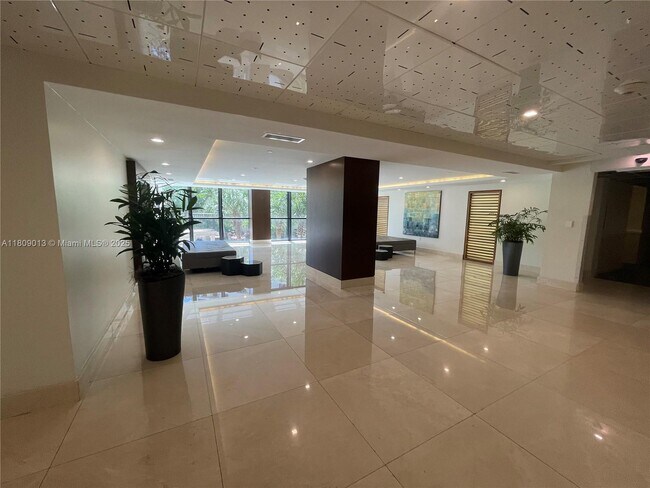 Building Photo - 540 Brickell Key Dr