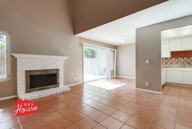 Building Photo - 825 Mola Vista Way