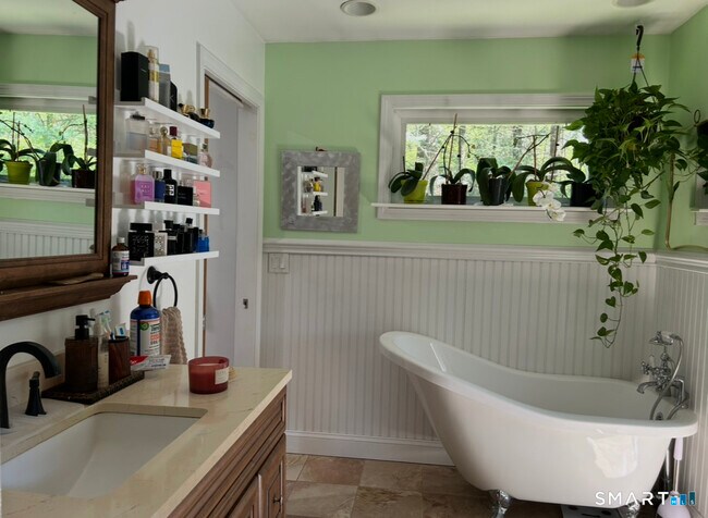 Building Photo - 16 Flak Ln