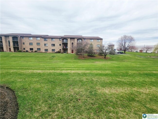 Building Photo - 4501 N Hedgerow Dr