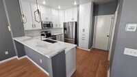 Building Photo - 10991 Oak Grv Cir