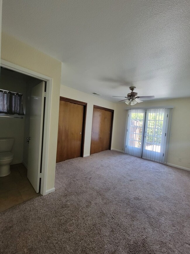 Building Photo - Condo with open floor plan and a two-car g...
