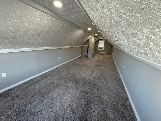 Building Photo - 2121 Wyandotte Ave