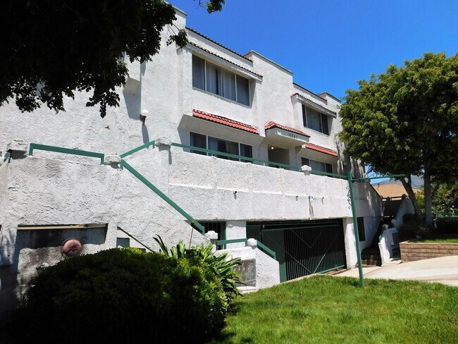 Building Photo - 10241 Commerce Ave